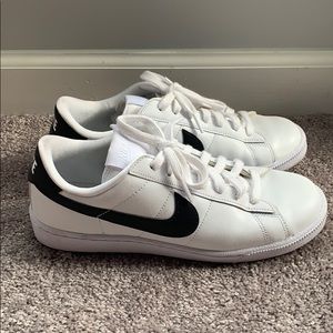 Retro Nike Sneakers Black/White Sz 8.5